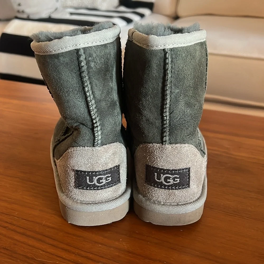 Toddler Classic II Uggs | Size 11 - Picture 3 of 6